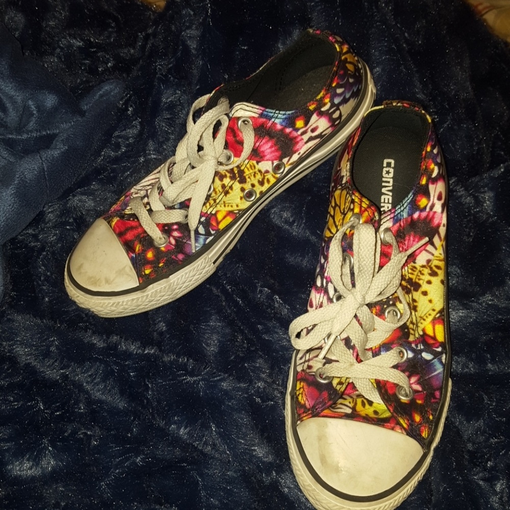 Girls converse